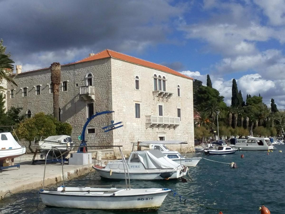 Old School Apartment Kastela Exterior photo