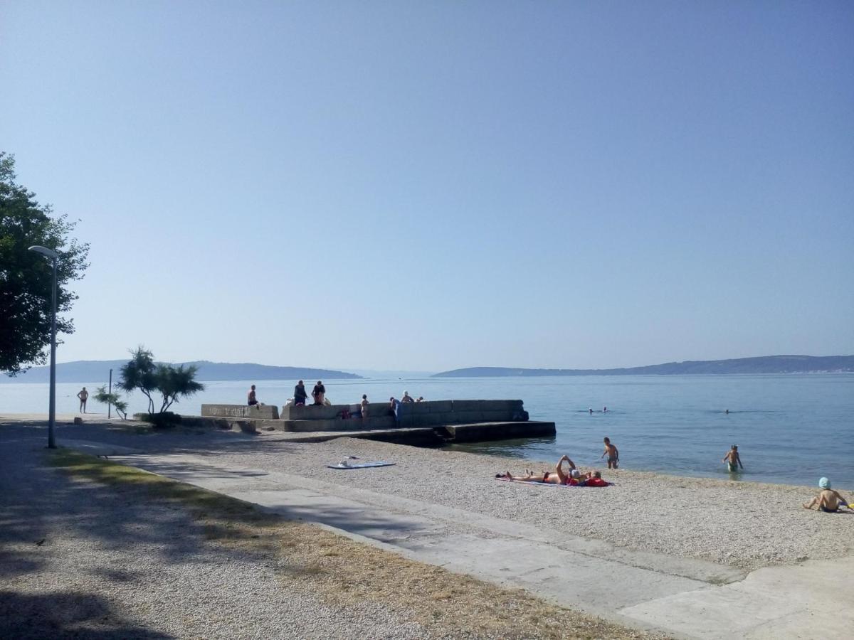 Old School Apartment Kastela Exterior photo