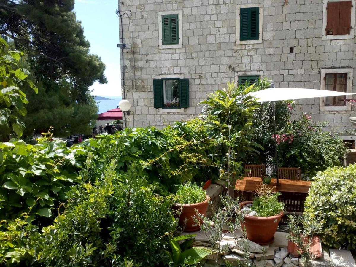 Old School Apartment Kastela Exterior photo