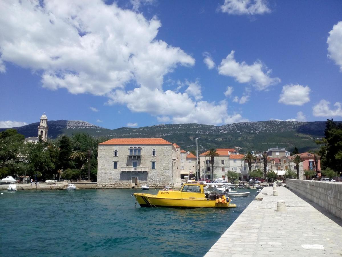 Old School Apartment Kastela Exterior photo